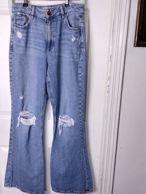 Light Blue Distressed Flare Jeans - Brand: Garage Denim Sz28